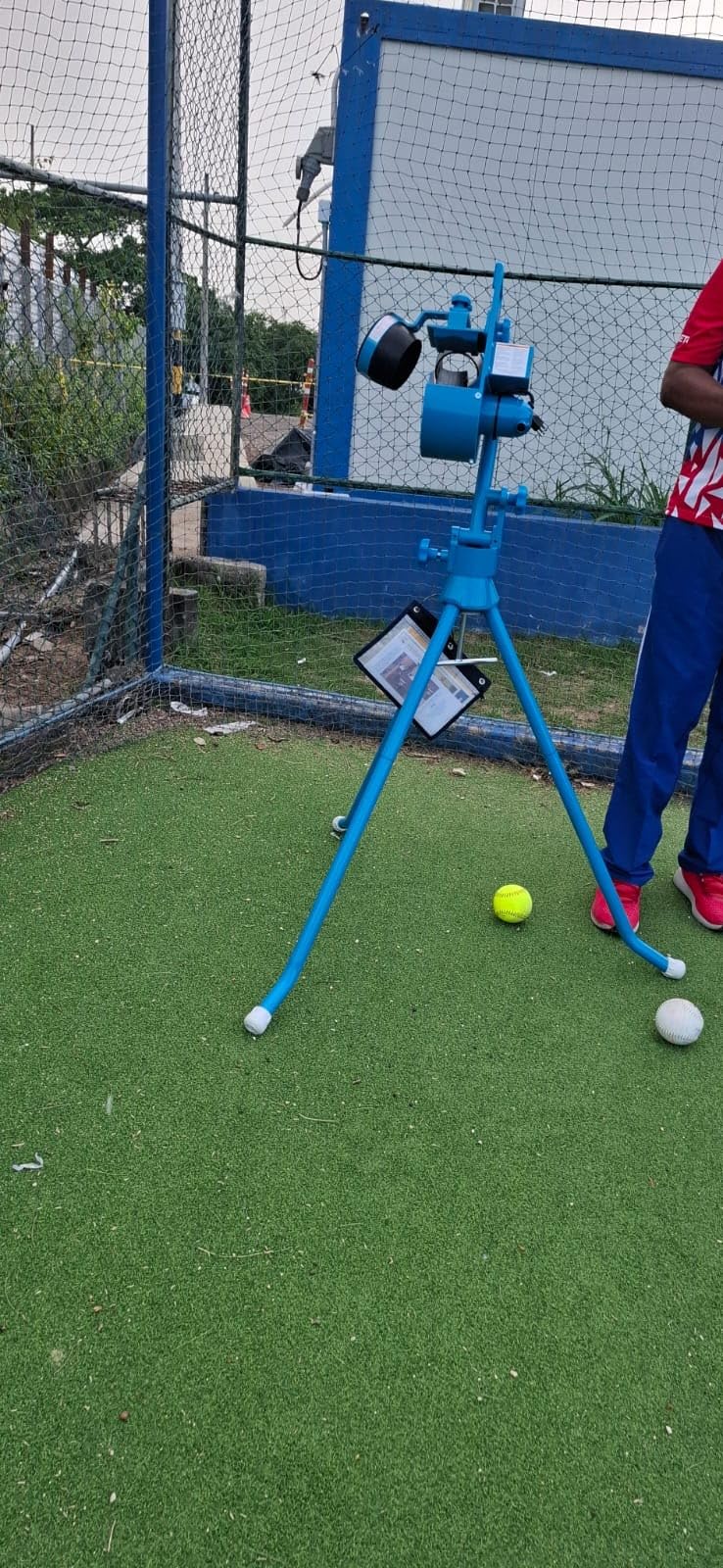 Jugs Lite-Flite Machine with 1-Dozen Lite-Flite Softballs customer photo 2