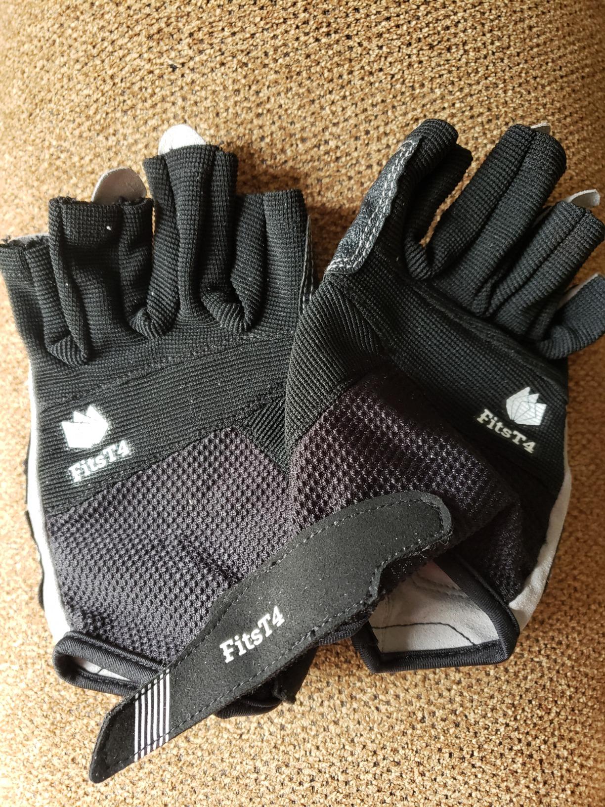 FitsT4 Sports Kayaking Gloves 3/4 or Full Finger Padded Palm Fingerless Gloves for Men Women Youth Perfect for Sailing Paddling Canoeing Boating Workout Rowing SUP and Other Water Sports customer photo 2