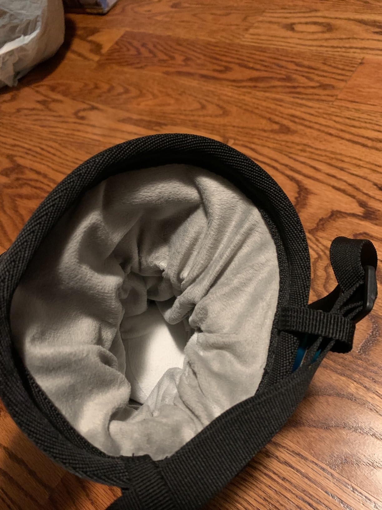 Rhino Valley Climbing Chalk Bag, No Leak Drawstring with Adjustable Belt, Carabiner Clip and Zippered Pockets customer photo 1