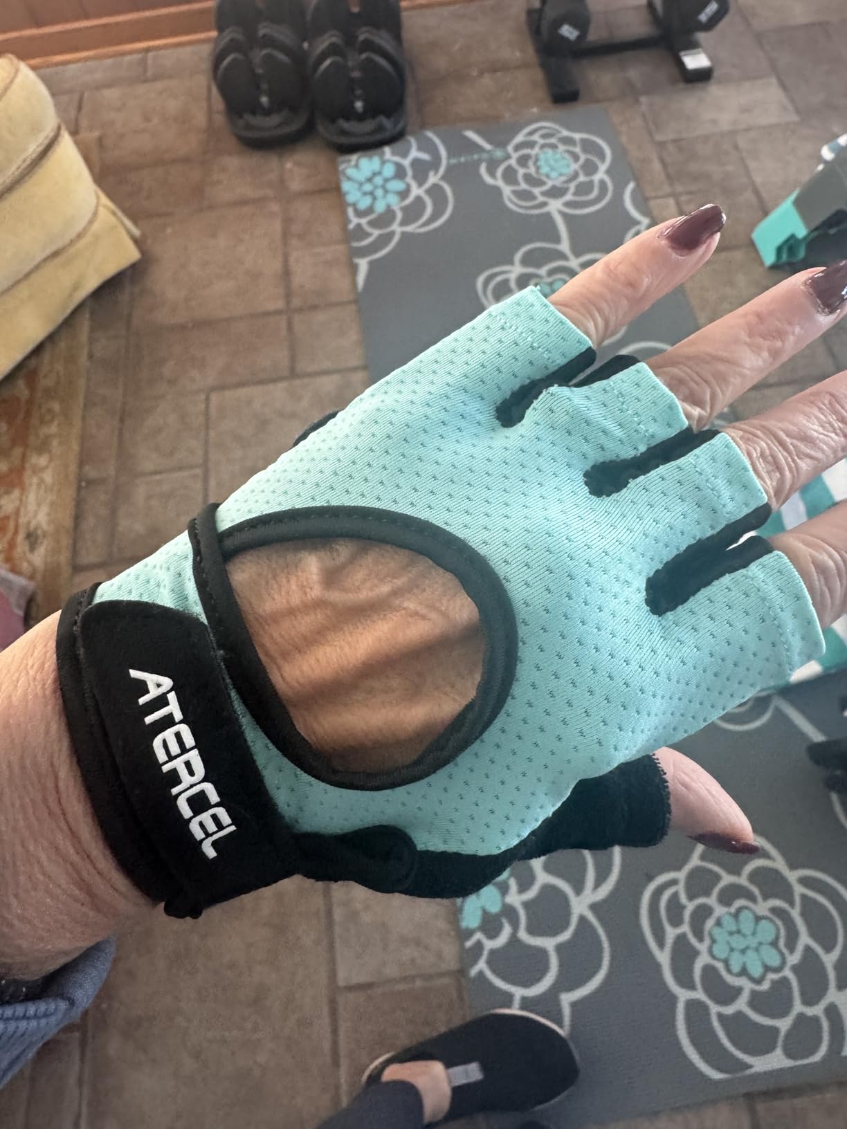 ATERCEL Weight Lifting Gloves Full Palm Protection, Workout Gloves for Gym, Cycling, Exercise, Breathable, Super Lightweight for Mens and Women customer photo 1
