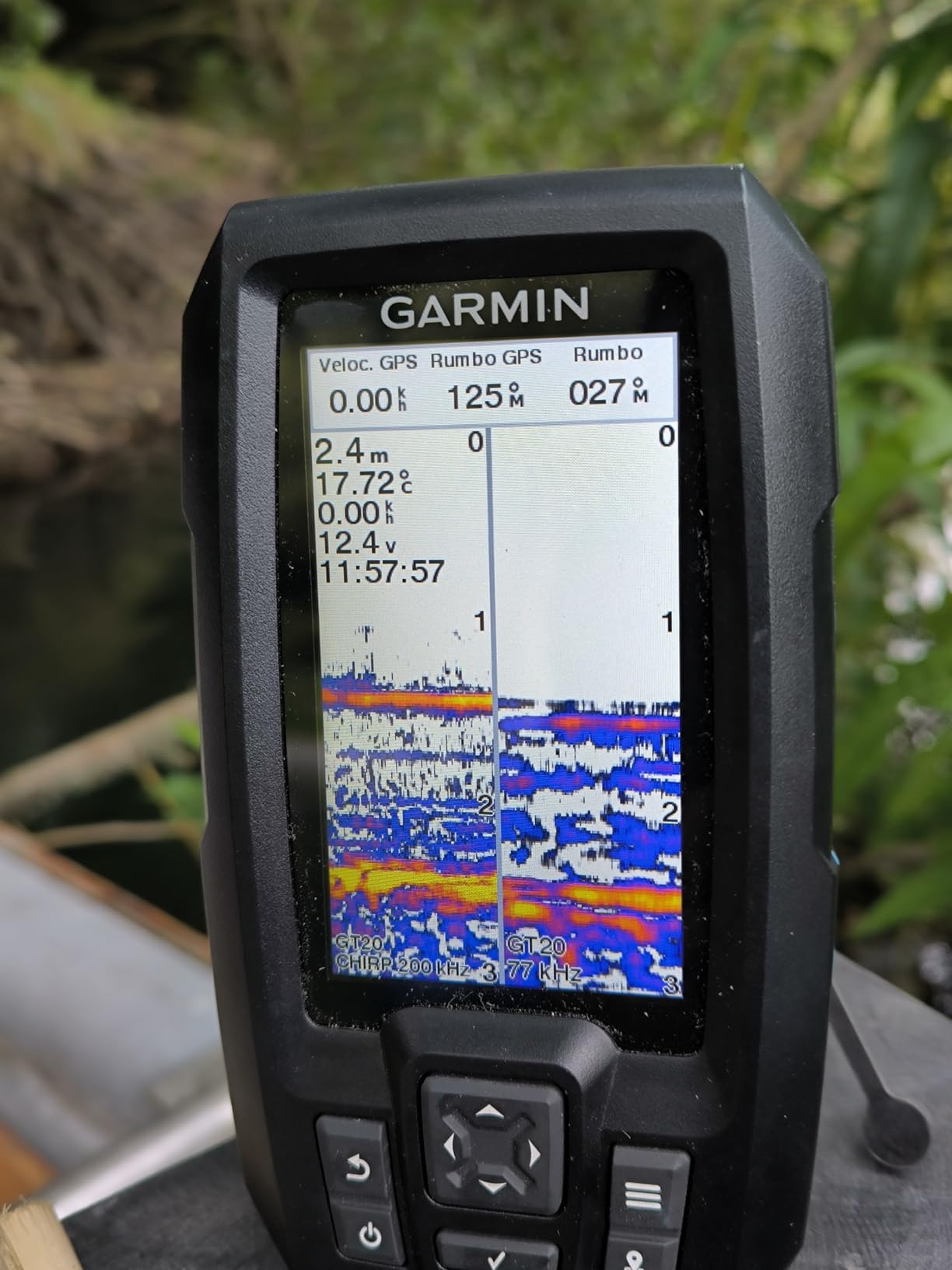 Garmin Striker Vivid 4cv Fishfinder with Transducer - 4-inch LCD Display - Easy-to-Use Scanning Sonar - Color Palettes, 11.2 Ounces (010-02550-00) customer photo 2