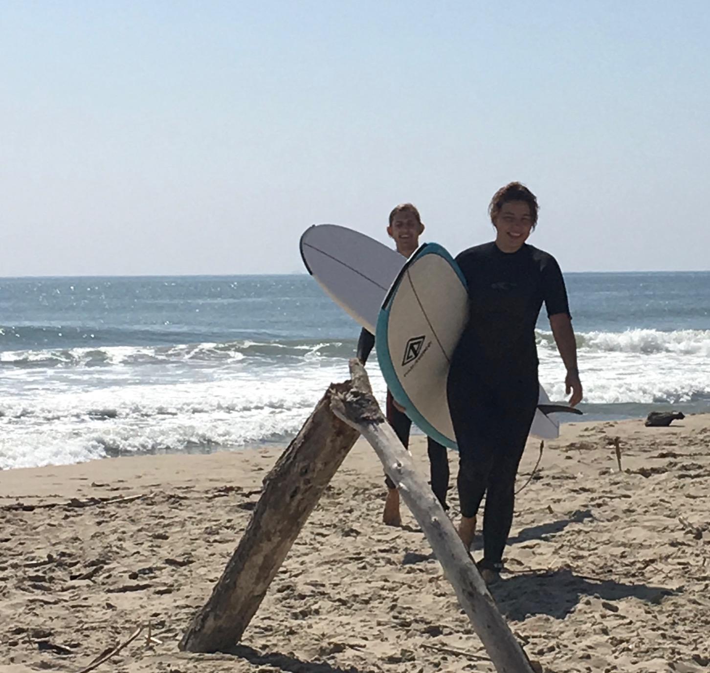 Epoxy Fiberglass Surfboard - High-Performance & Fun Single Fin Longboard Surfboard for All Wave Conditions - 9'0 customer photo 2