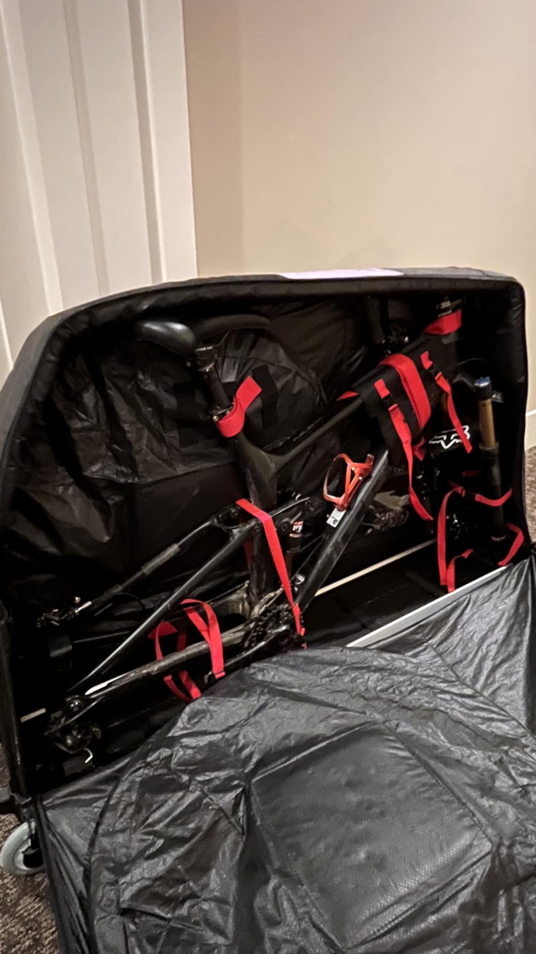 EVOC Bike Bag PRO Lightweight Bike Transport Bag (incl. Clip-ON Wheel 2.0, DISC Protection, Fork Mount stabilisation, Bike Stand PRO, Frame PAD, 305l, max. wheelbase 130 cm), Black customer photo 1