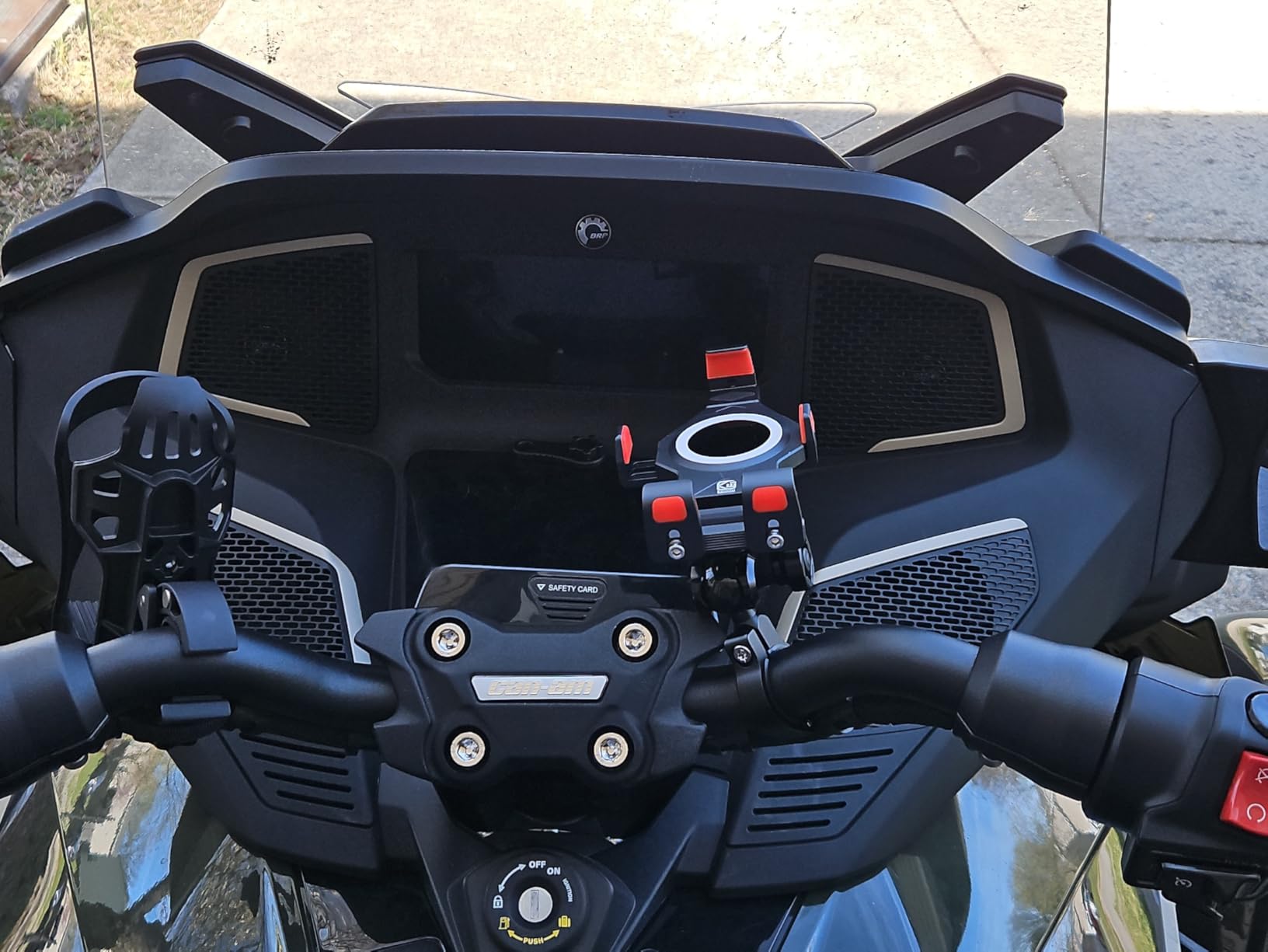 BRCOVAN Anti-Theft Aluminum Alloy Motorcycle Phone Mount with Vibration Dampener & High-Speed Secure Lock customer photo 1