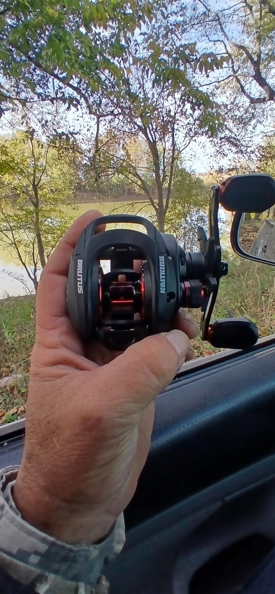 KastKing Brutus Baitcasting Fishing Reels, 7.2:1 Gear Ratio | Max Drag: 17.6 lb, 5+1 BB, 7.7 oz, Lightweight Graphite Frame, 10-Button Magnetic Brake, Aluminum Handle customer photo 1