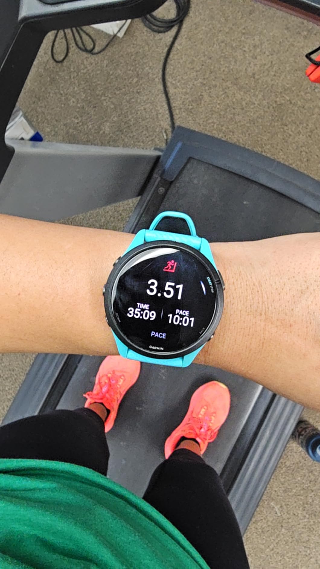 Garmin Forerunner 265 Running Smartwatch, Colorful AMOLED Display, Training Metrics and Recovery Insights, Black and Powder Gray customer photo 2