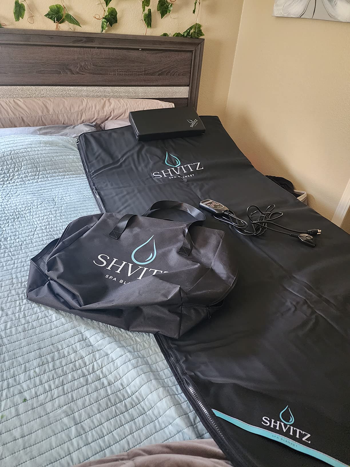 Shvitz Infrared Sauna Blanket - Portable Sauna For At Home Far Infrared Therapy to Detox and Relax Your Body and Mind - Used by the Elite and Athletes for Next Level Relaxation and Exercise Recovery customer photo 1