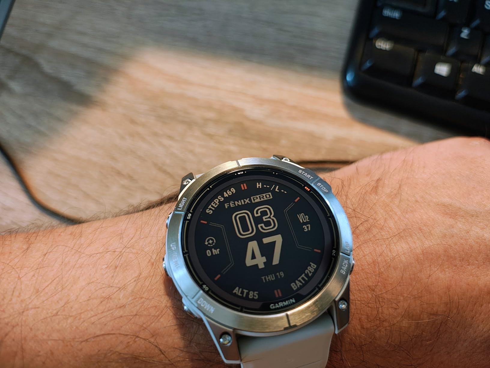 Garmin fenix 7 Pro Sapphire Solar, Multisport GPS Smartwatch, Built-in Flashlight, Solar Charging Capability, Black customer photo 2