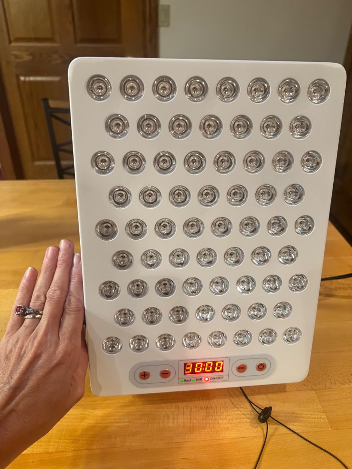 Red Light Therapy, Full Body Red Near Infrared Light 660nm 850nm with 300 Dual Chip Clinical Grade LEDs & Timer, High Power Panel for Anti-Aging, Pain Relief, 400W (Stand Sold Separately) customer photo 1