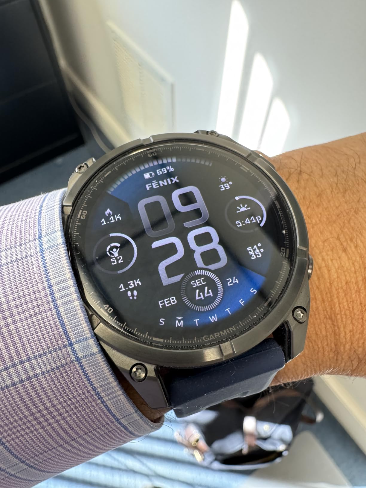 Garmin fēnix 8 - 51 mm, AMOLED, Sapphire, Premium Multisport GPS Smartwatch, Long-Lasting Battery Life, Dive-Rated, Built-in LED Flashlight, Carbon Gray DLC Titanium with Pebble Gray Band customer photo 2