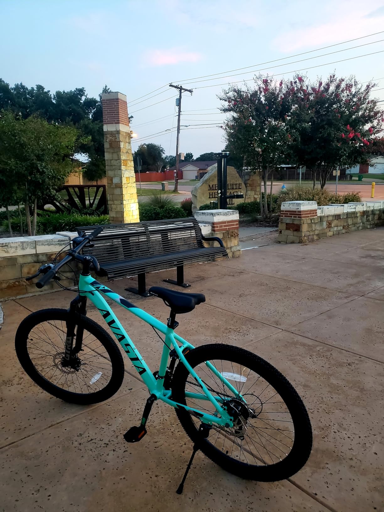 AVASTA AV300 26/27.5 inch Mountain Bike with 21-Speed, Aluminum Frame, Dual Disc Brake, Comfortable Saddle, Multiple Colors customer photo 2