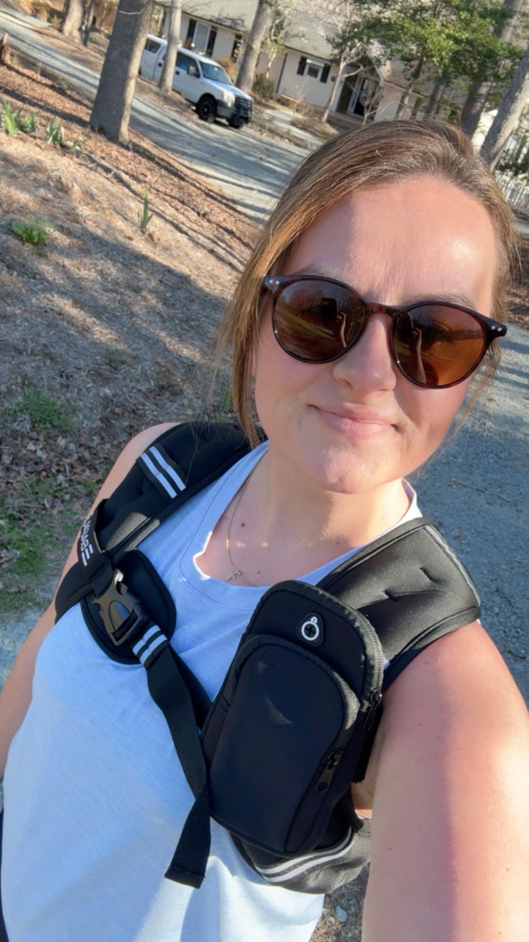 BAGAIL Comfort-Fit Weighted Vest for Woman, Even Weight Distribution, Faster Weight Loss, No-Chafe or Bounce for Walking & Running with Detachable Phone Pouch & Reflective Stripes (Available 5-30lbs) customer photo 1
