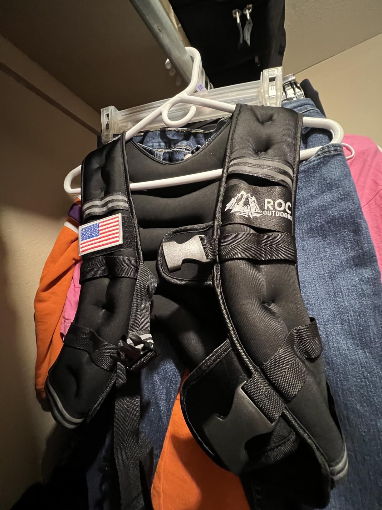 Roc Outdoors Weighted Vest W/ Rub-Free Technology for Woman and Men, 5lb/10lb/15lb/20lb/30lb Weight Vest with Reflective Stripe for Workout, Strength Training, Running, Walking, Fitness, Weight Training, Weight Loss, Weightlifting customer photo 1