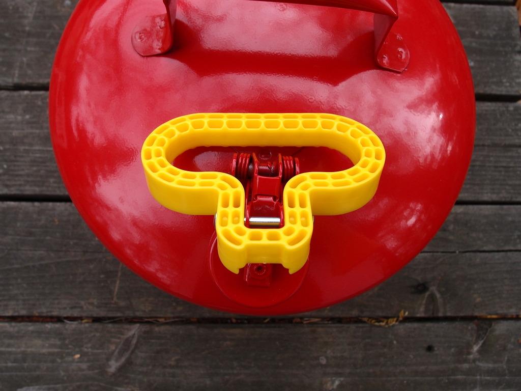 Eagle 5 Gallon Type I Red Safety Gas Can for Gasoline customer photo 2