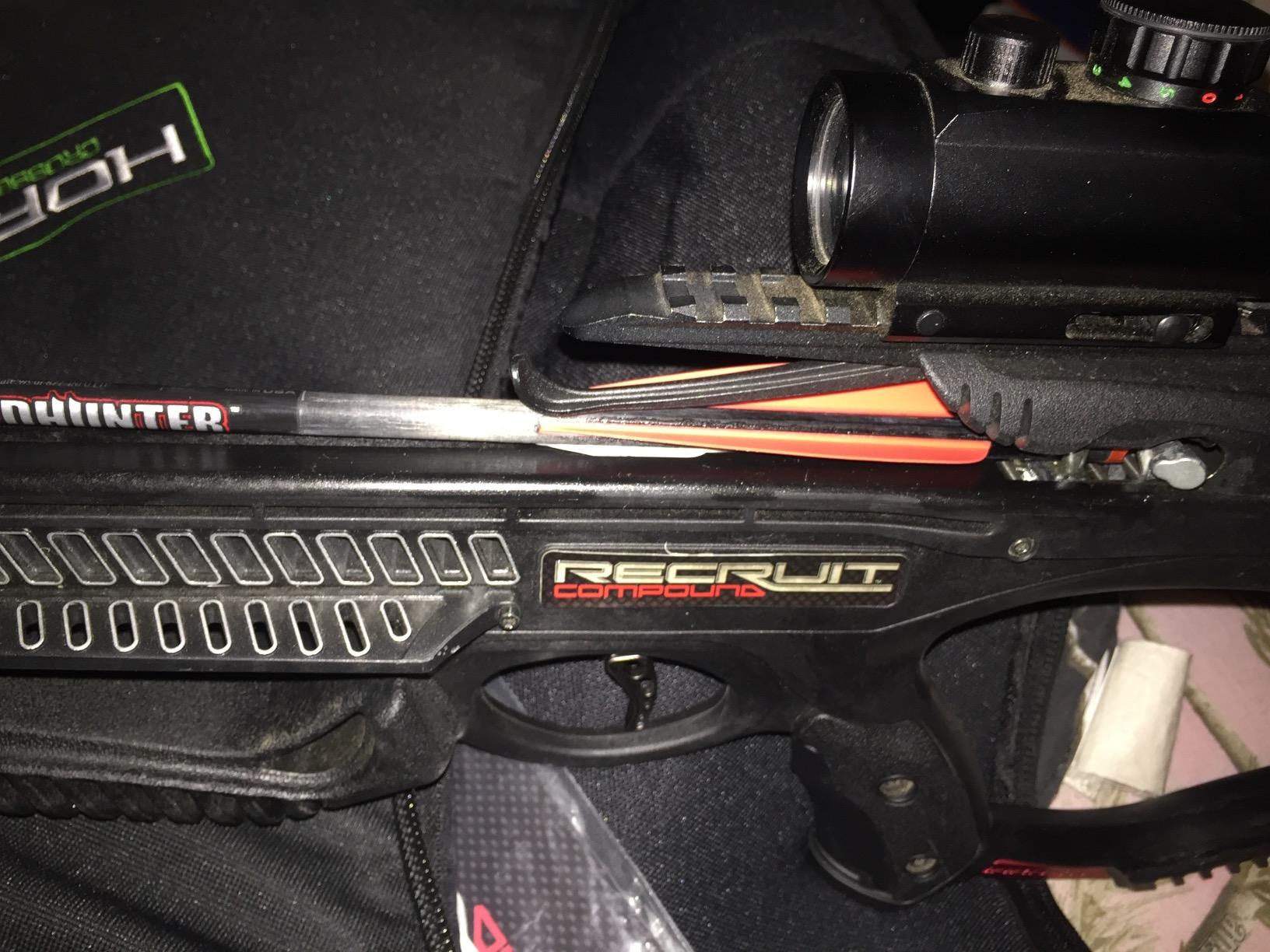 BARNETT Headhunter Crossbow Arrows - Different Pack Sizes, Standard Moon Nocks, Includes Field Points, Pre-Fletched for Crossbow Use customer photo 2