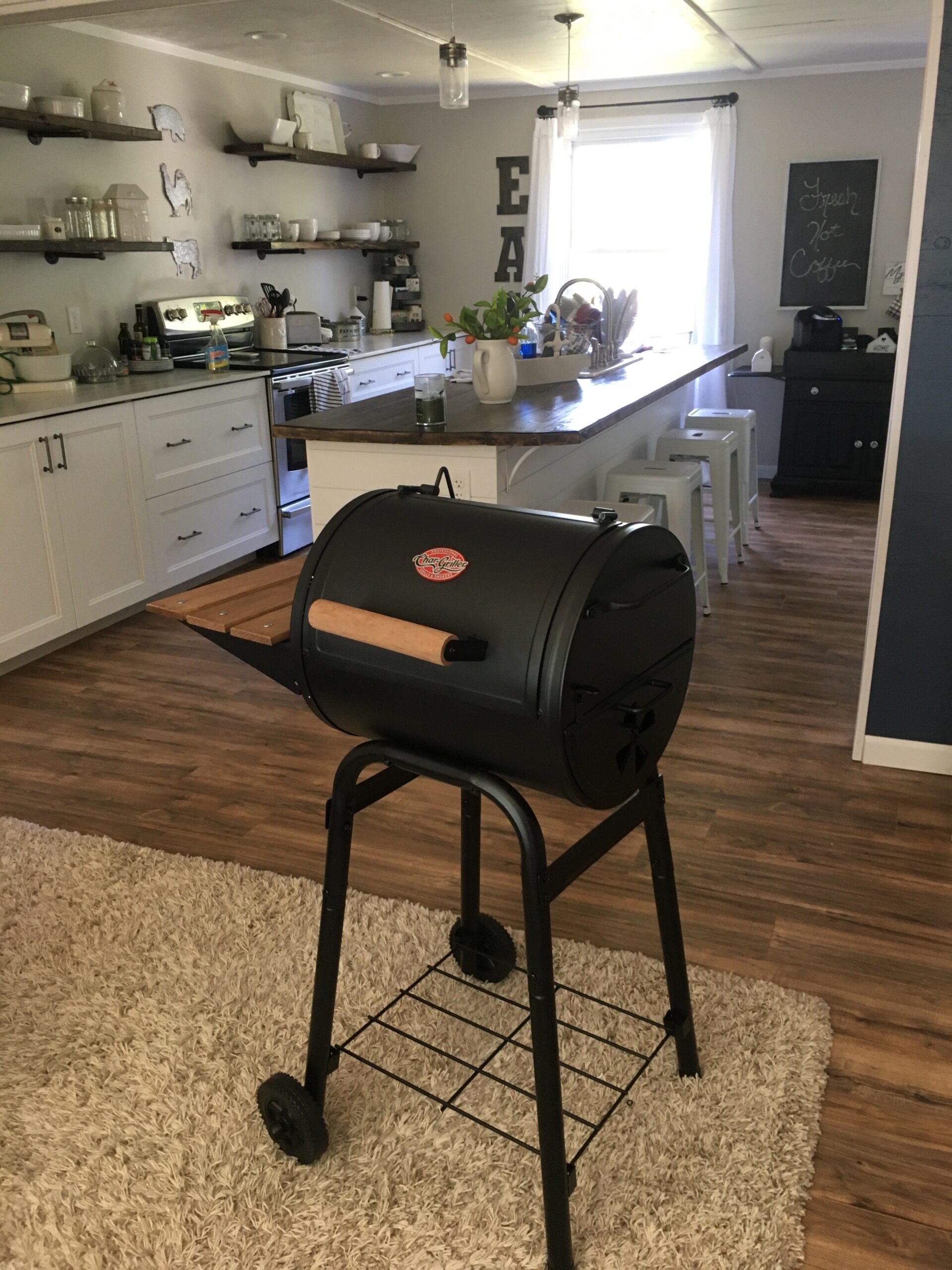 Char-Griller Patio Pro Charcoal Grill and Smoker with Cast Iron Grates, Premium Wood Shelf and Damper Control, 250 Cooking Square Inches, Model E1515 customer photo 1