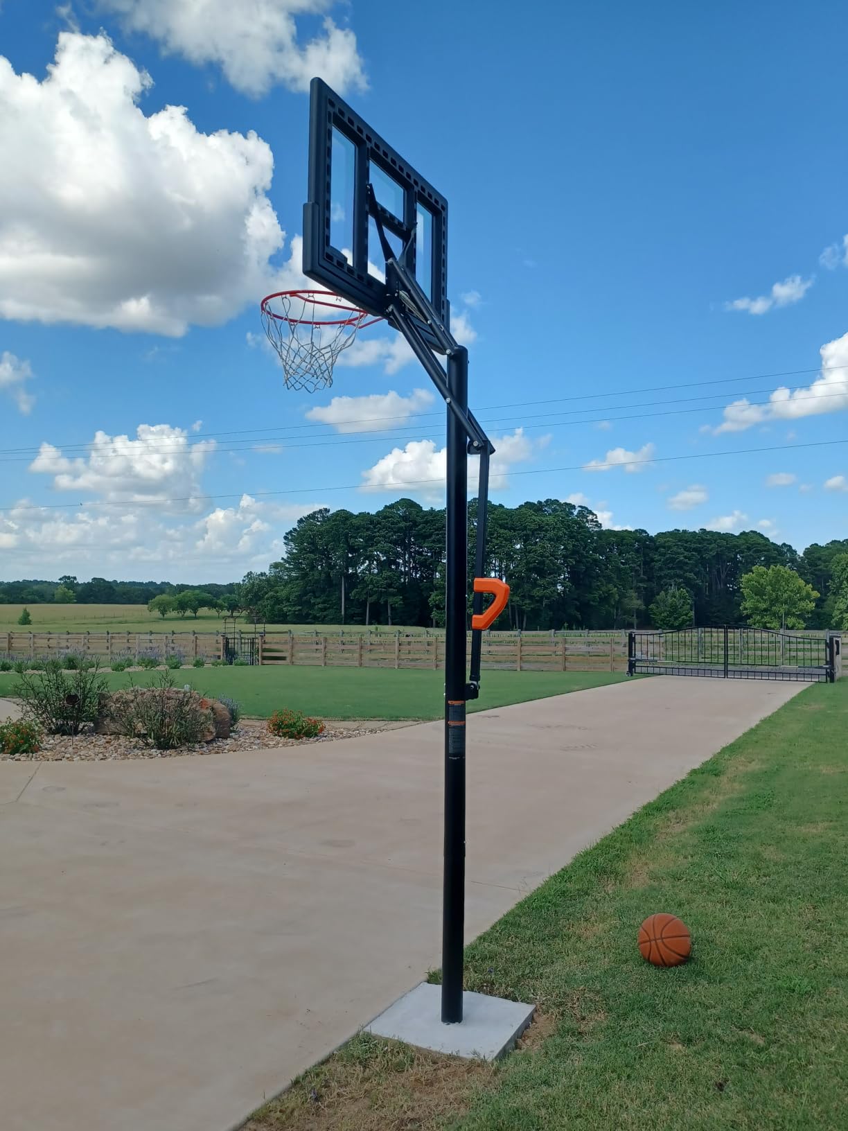 Lifetime 1084 Height Adjustable In Ground Basketball System, 50 Inch Shatterproof Backboard customer photo 2