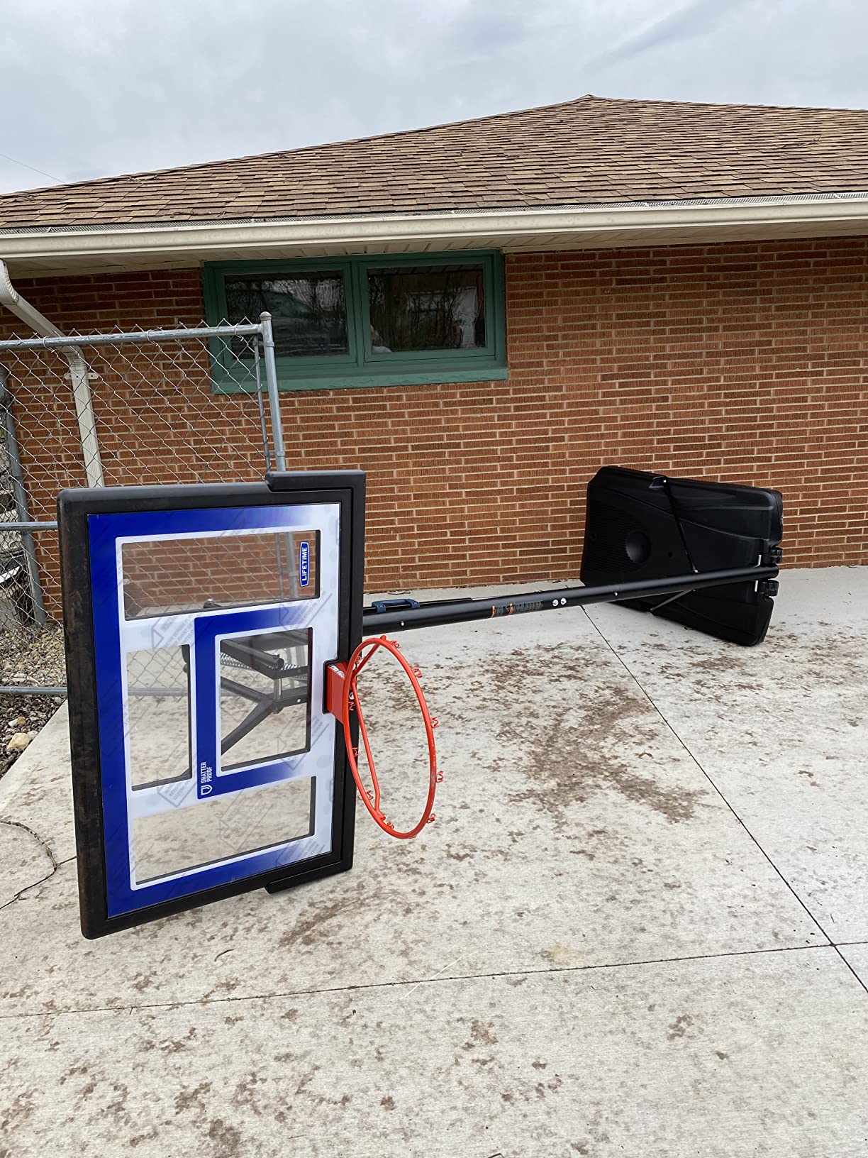 Lifetime Outdoor Portable Basketball Hoop, 48 Inch Backboard, 8-10 Ft Speed Shift Adjustable Height customer photo 1