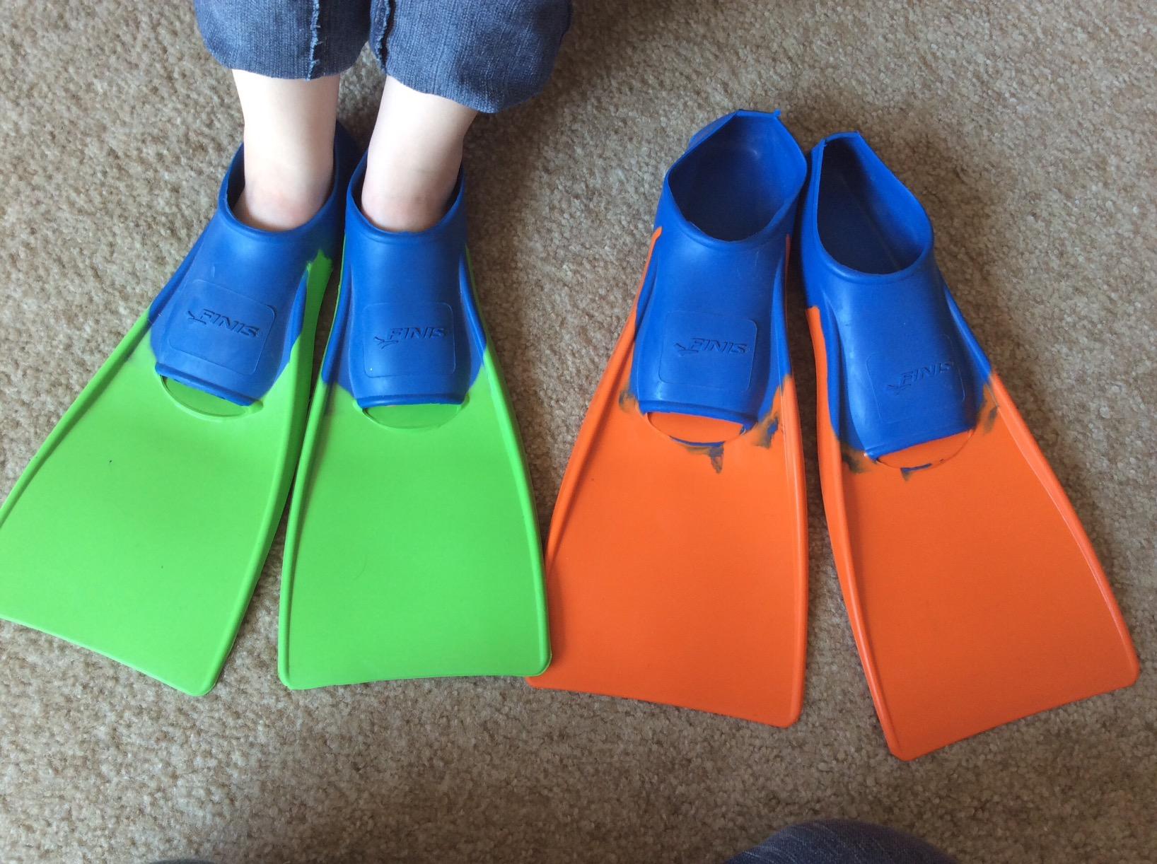 FINIS Long Floating Swim Training Fins for Kids - Improves Kick Technique & Body Position customer photo 1