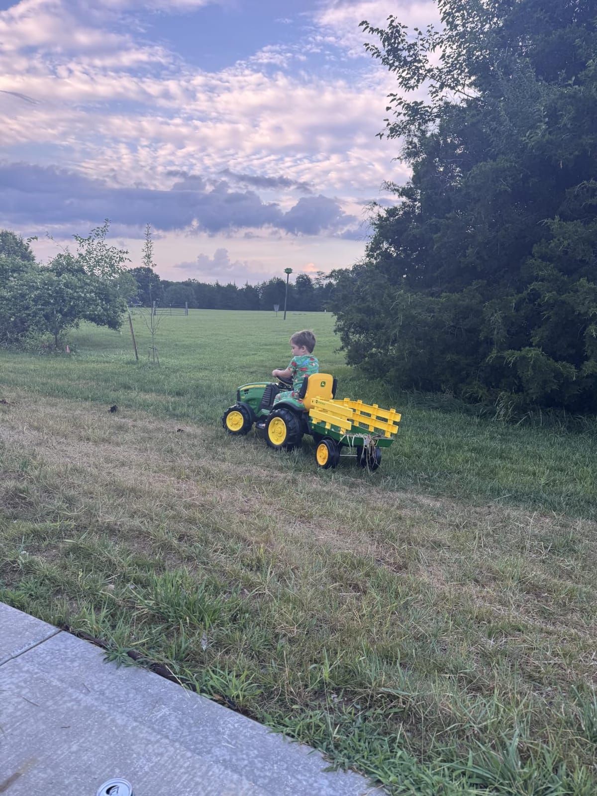 Peg Perego John Deere Ground Force Extra-Large 12 Volt Ride-On Tractor with Trailer & FM Radio, Durable Design for Kids Ages 3-7 customer photo 2