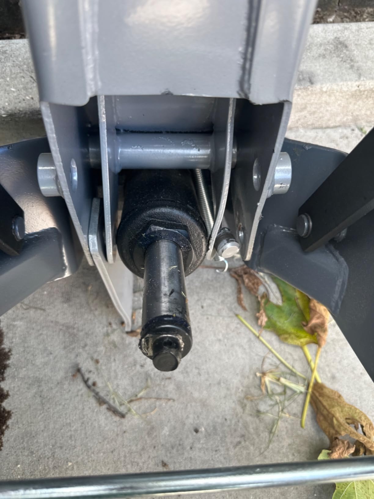 Powerbuilt 2 Ton Triple Lift Floor Jack, Lifts Cars, Trucks, Motorcycles, ATV's, Transmissions, Tie-Down Loops, Locking Safety Bar - 620422E customer photo 2
