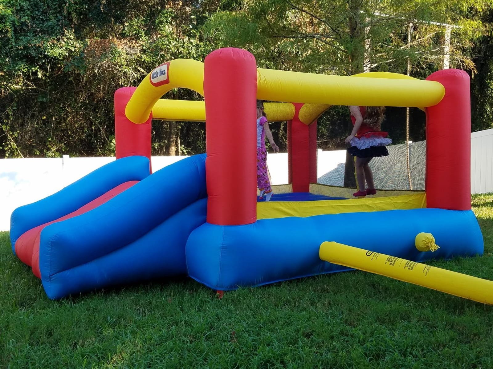 Little Tikes Jump 'n Slide Inflatable Bouncer Includes Heavy Duty Blower With GFCI, Stakes, Repair Patches, And Storage Bag, for Kids Ages 3-8 Years customer photo 1