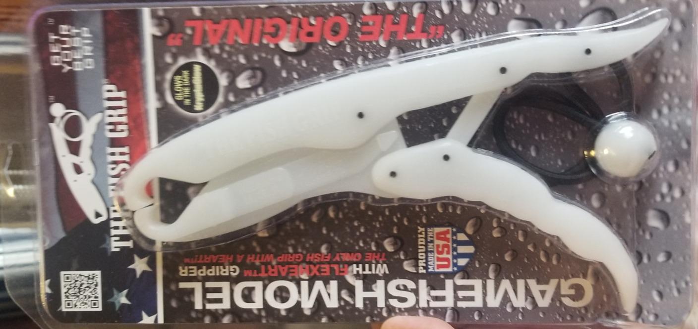 The Fish Grip Glow in The Dark Fish Lip Gripper Handheld customer photo 2