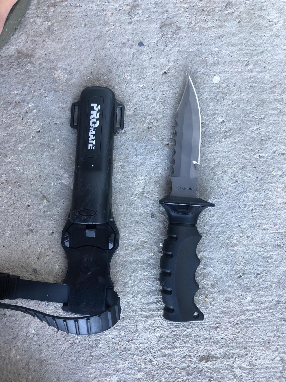 Promate Barracuda Sharp Tip Titanium Diving Knife (5-inch) customer photo 2