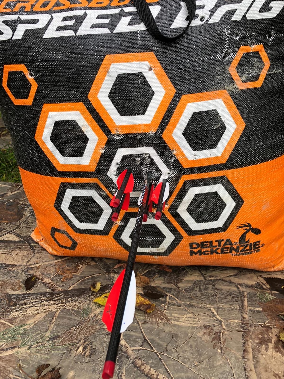 Carbon Express Maxima Hunter Fletched BuffTuff Plus Carbon Crossbolt with R2 Vanes, 6-Pack, Mossy Oak Treestand Pattern customer photo 2