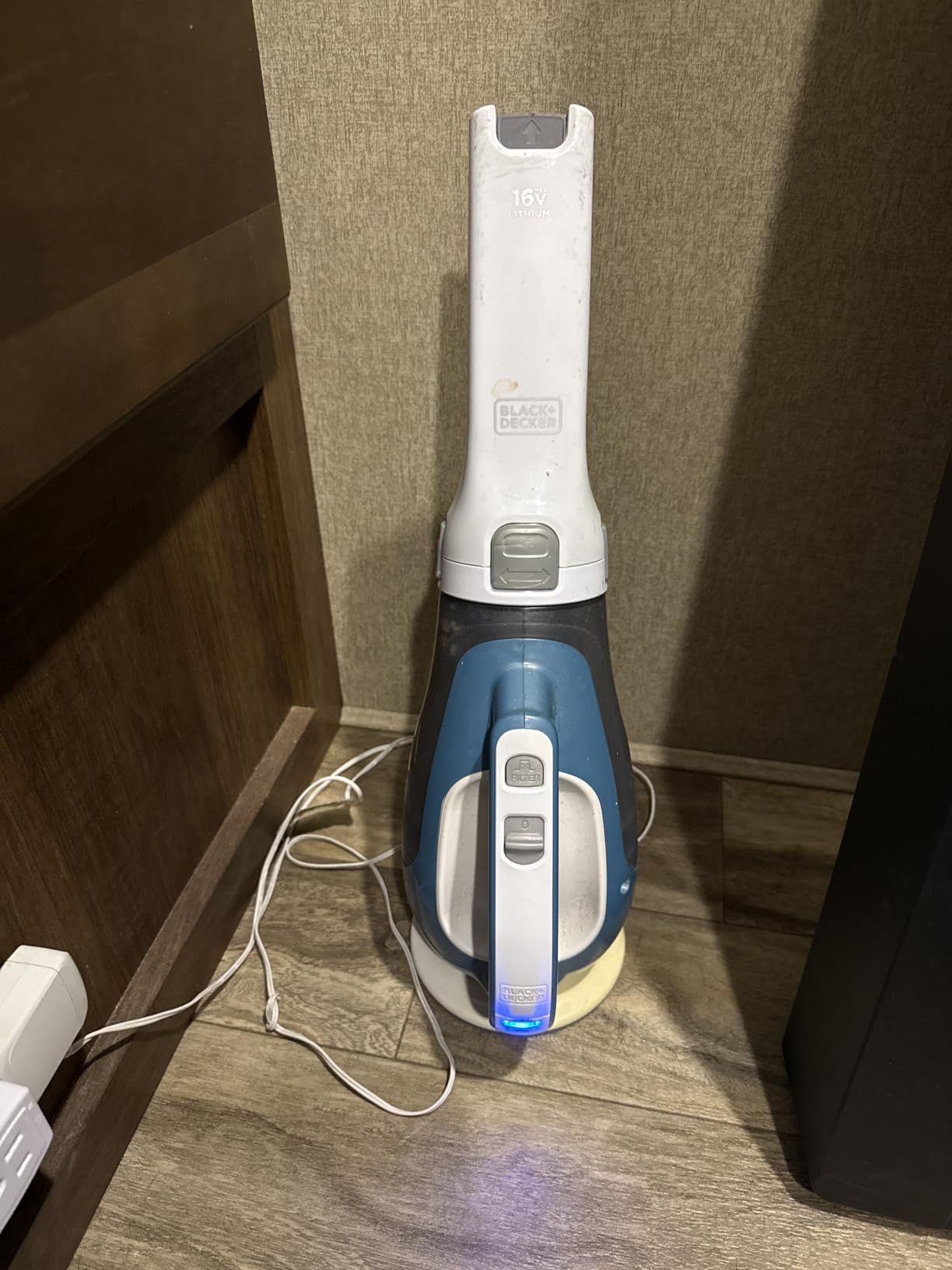 Black+Decker Dustbuster AdvancedClean Handheld Vacuum Cordless, Compact Home and Car Vacuum with Crevice Tool, Rotating Nozzle and Charging Station customer photo 1