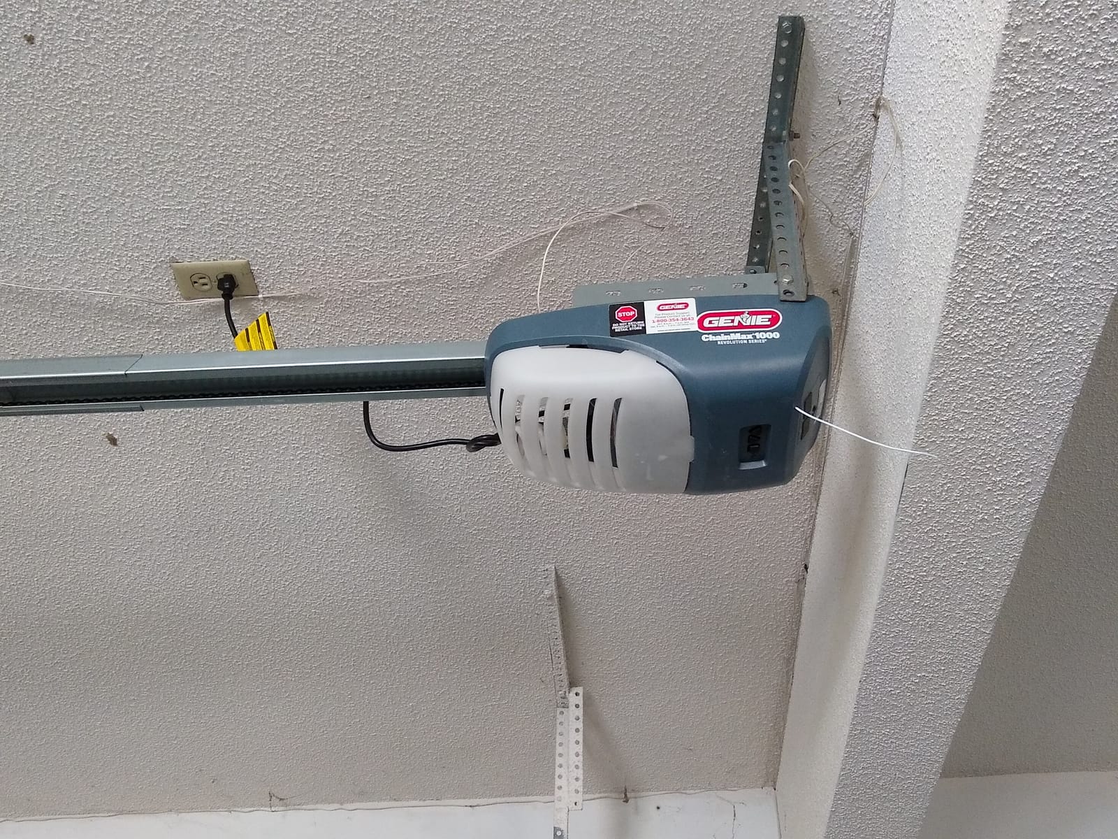 Genie ChainMax 1000 Garage Door Opener - Durable Chain Drive - Model 3022-TKH, 140V DC Motor customer photo 2