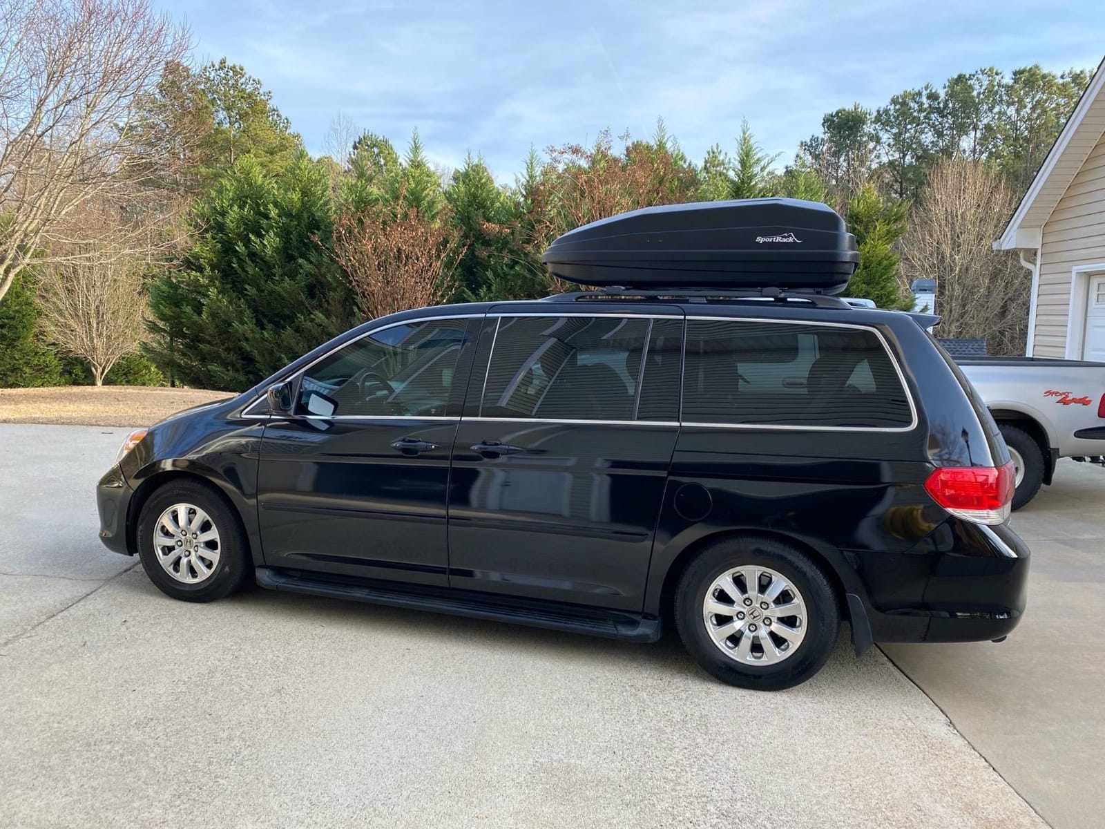 SportRack Vista XL Rear Opening Cargo Box, Black customer photo 2