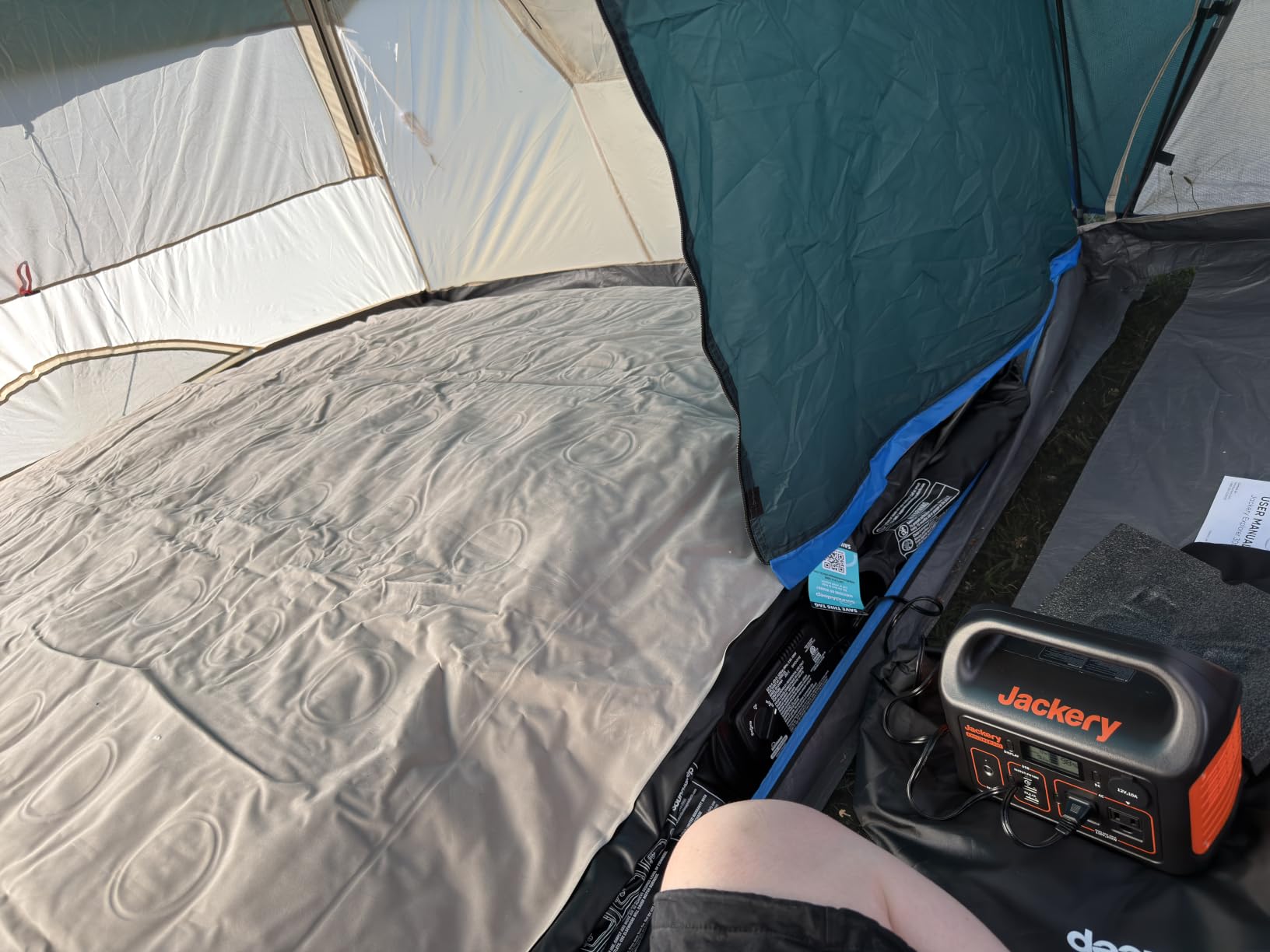 SoundAsleep Dream Series Raised Queen Air Mattress, Built-in Pump, Blue | ComfortCoil Technology, fast 1-click inflation, waterproof flocked top and SureGrip bottom create a stable guest bed for two customer photo 2