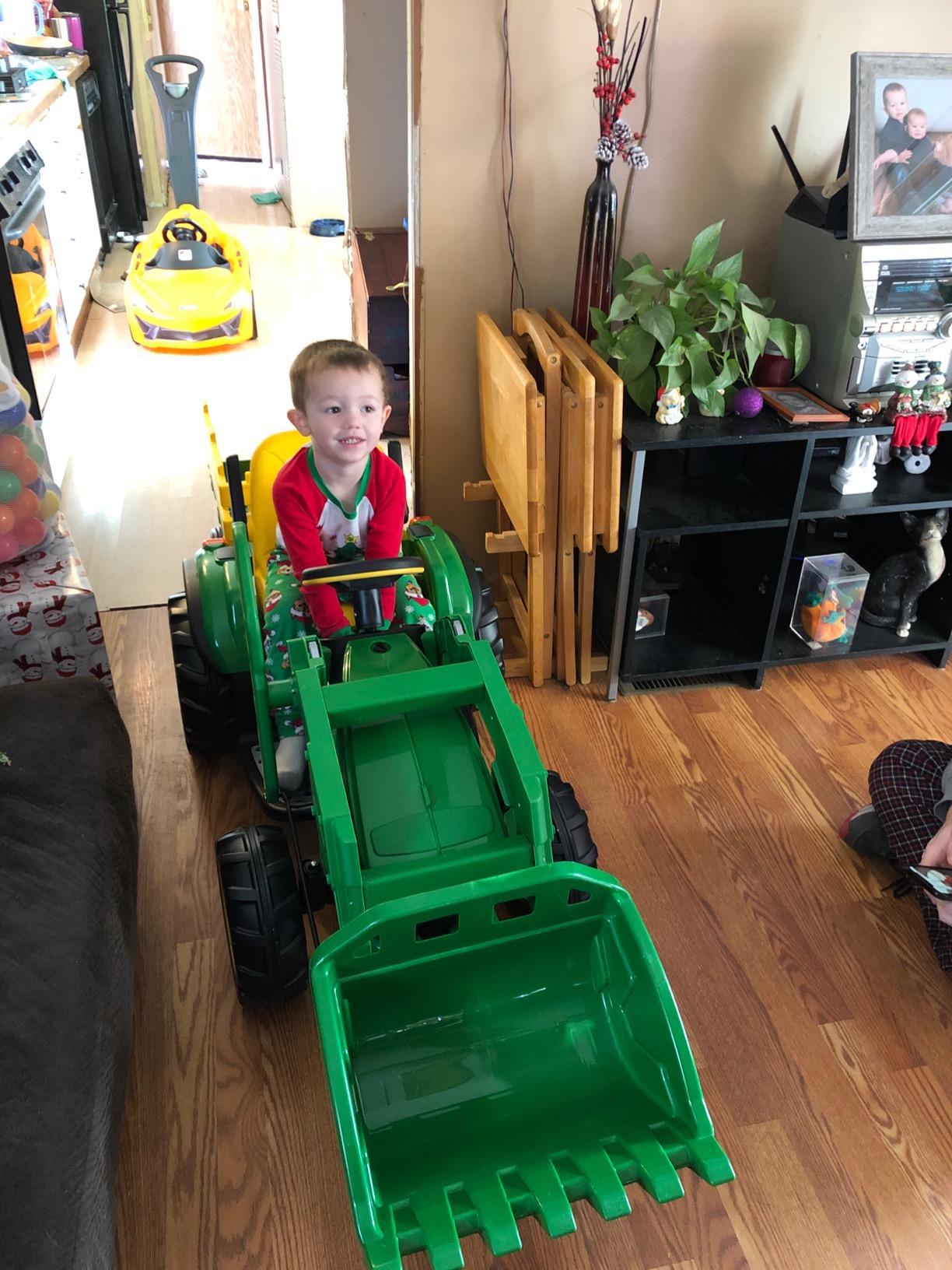 Peg Perego John Deere Ground Loader Tractor Extra-Large 12 Volt Ride on Tractor for Kids Ages 3-7 customer photo 2