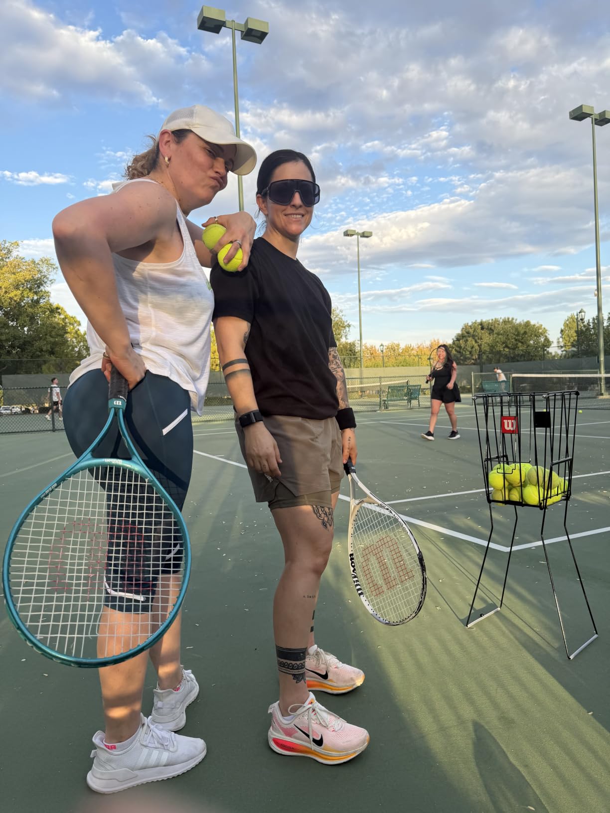 Wilson Unisex Adult Ball Pick Up Basket Tennis Ball Collection Pick-Up Basket, 75 Tennis Balls Capacity, NS customer photo 1