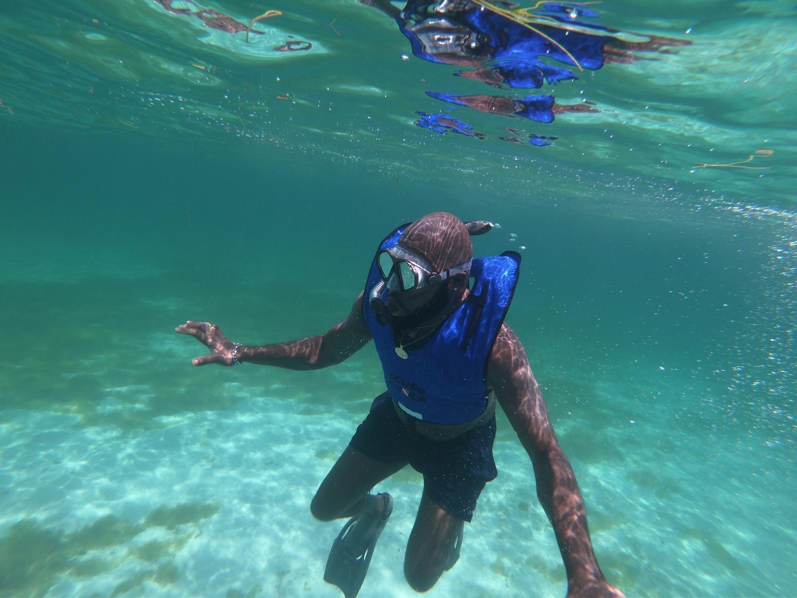 Scuba Choice Snorkel Vest for Adult with Crotch Strap, Durable Inflatable Snorkeling Vests fit Adults Over 200lbs, Easy Oral Inflator, Nylon & TPU Material - Royal Blue, XL customer photo 2