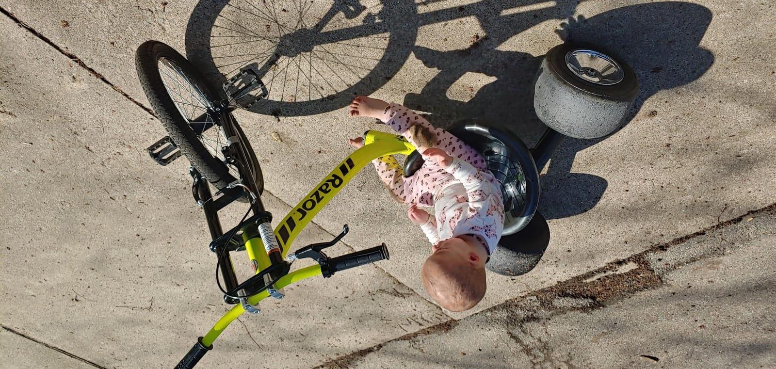 Razor DXT Drift Trike Yellow, One Size | Proper Freestyle w/ Foot Pegs; Maximum Stability | Iconic Wheeled Ride-On For Kids, Adults Age 14+ customer photo 2