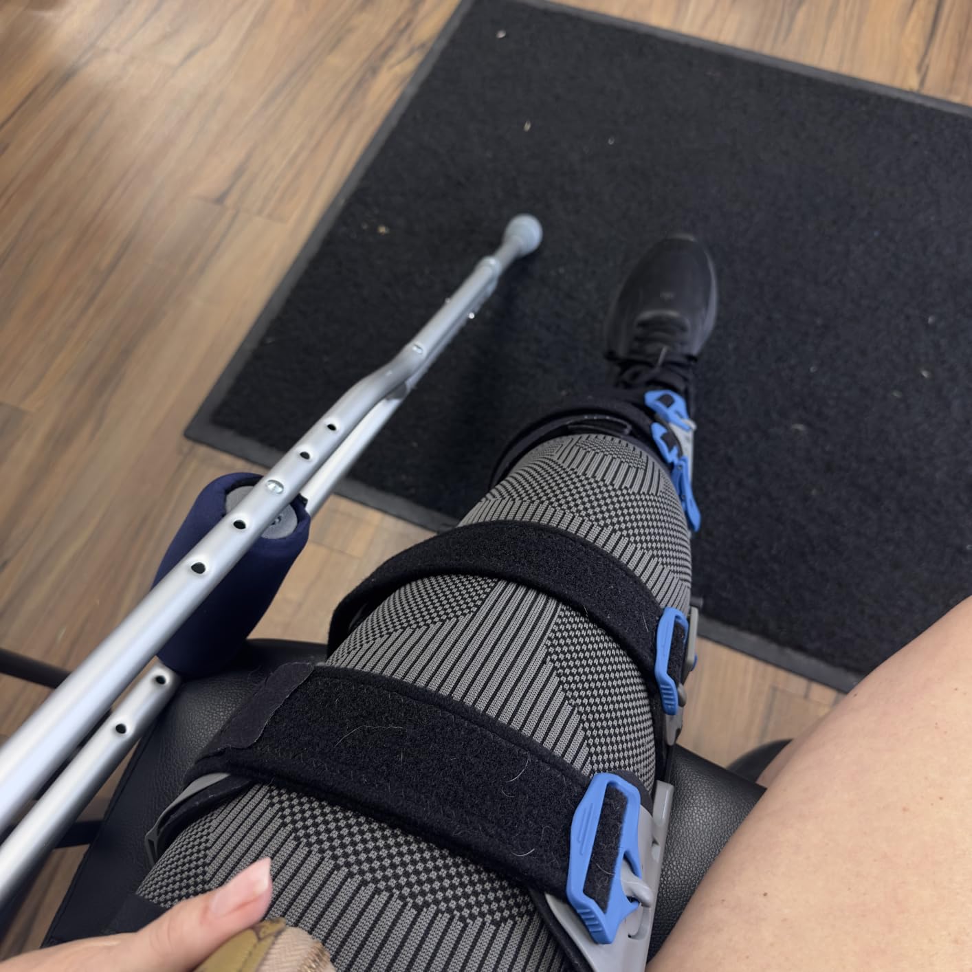 Incrediwear Leg Sleeve - Infrared Full Leg Sleeves for Women and Men Supporting Pain Relief, Swelling, Muscle Recovery, Post-Op, Lymphedema, ACL Recovery (Charcoal, Small) customer photo 1