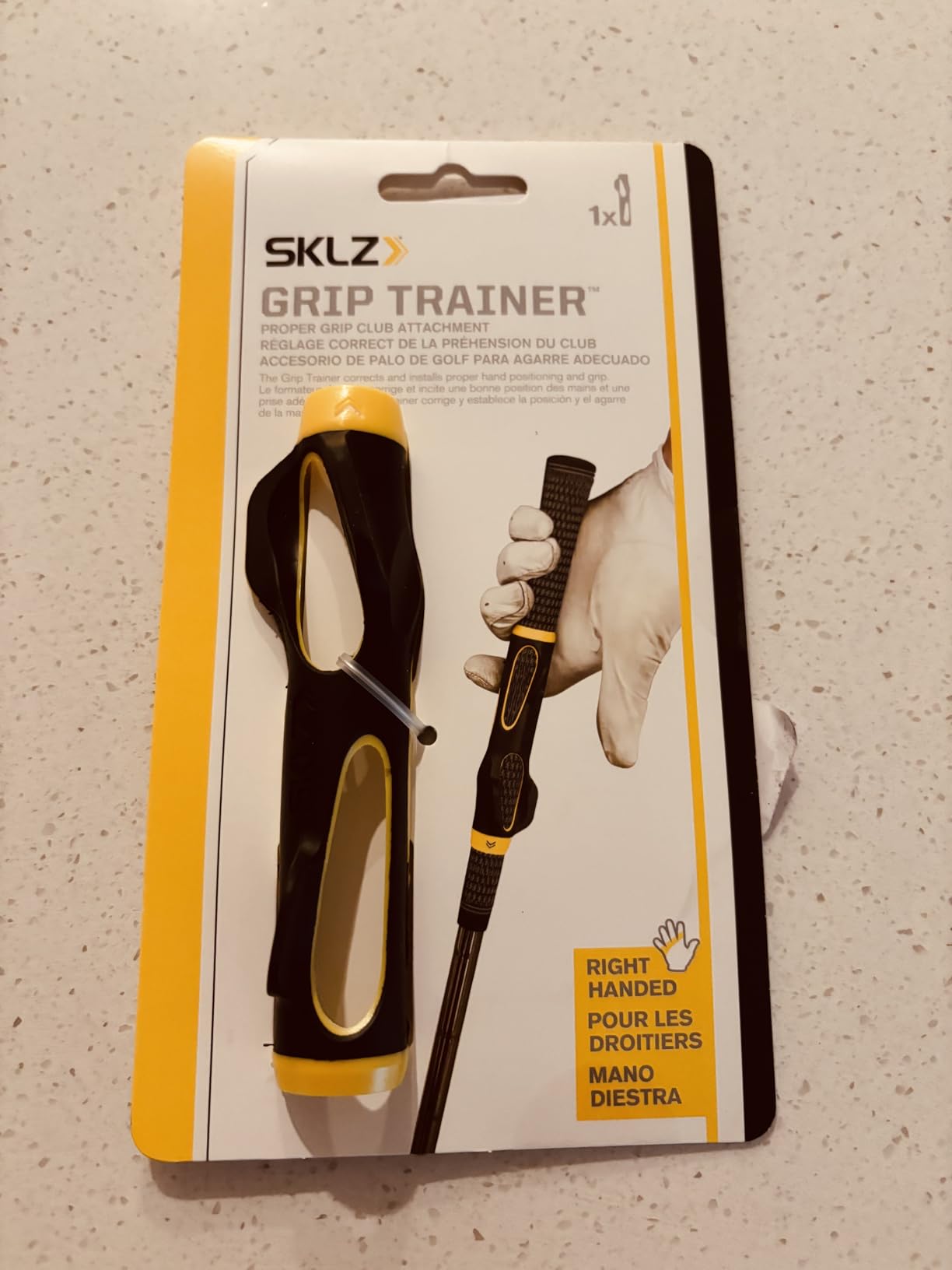 SKLZ Golf Grip Trainer, Club Attachment for Correct Hand Positioning and Muscle Memory, Fits Standard Grips from Driver to Wedge, Right-Handed, Compact Training Aid for Practice and Pre-Round Warm-Up customer photo 1
