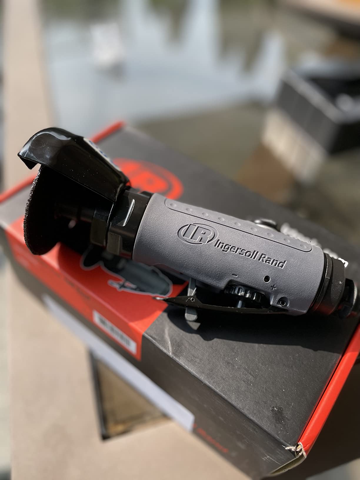 Ingersoll Rand 426 Air Reversible Cutoff Tool | Features 20,000 rpm and reversible cutting direction, includes 5 cutoff wheels, ideal for metal cutting and body repair customer photo 1