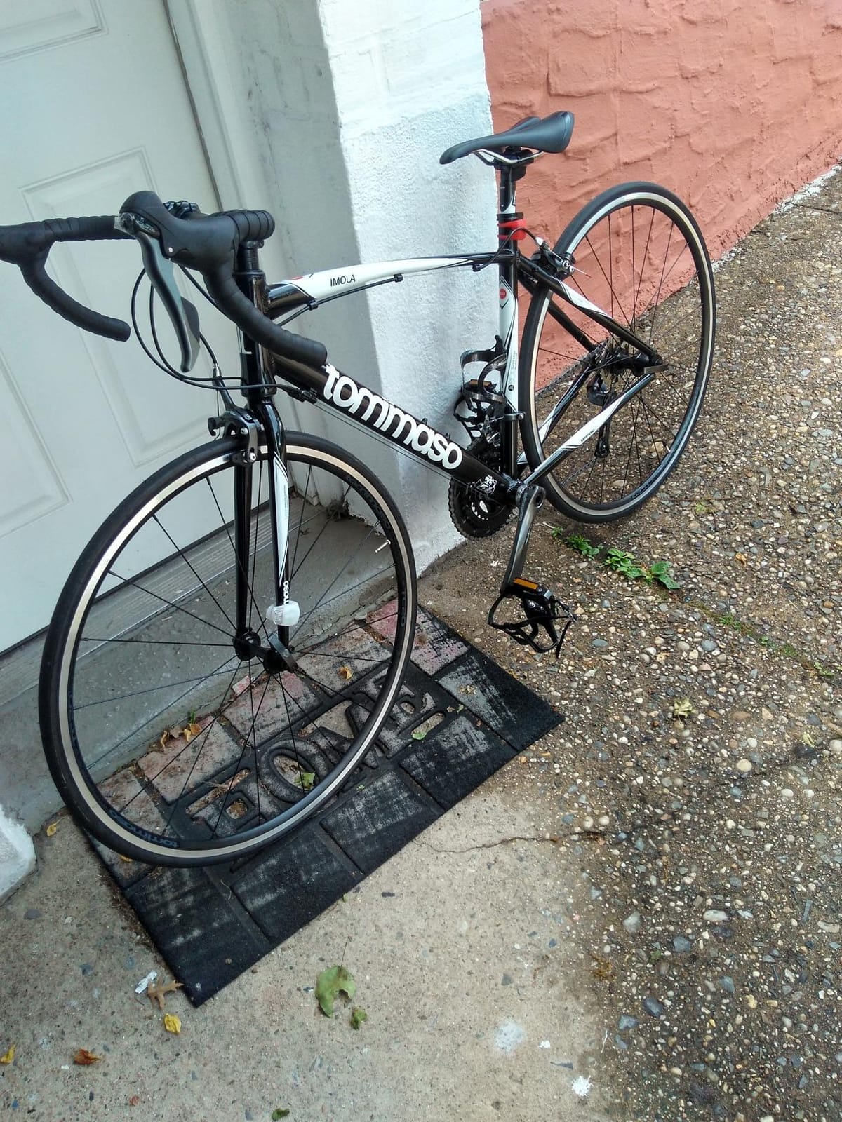 Tommaso Imola - Sport Bike Performance Aluminum Road Bike, Shimano Claris 24 Speeds Road Bicycle Men Road Bikes for Mens customer photo 2
