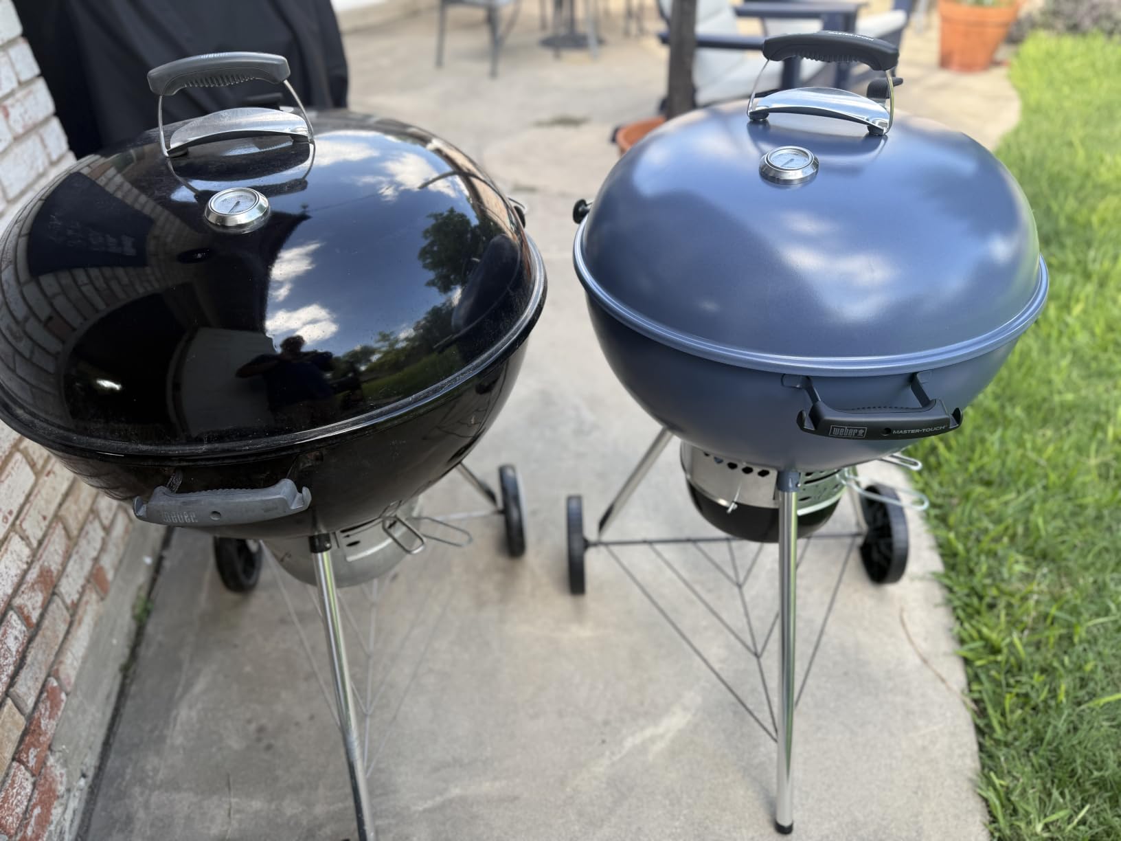 Weber Master-Touch Charcoal Grill, 22-Inch, Smoke customer photo 1