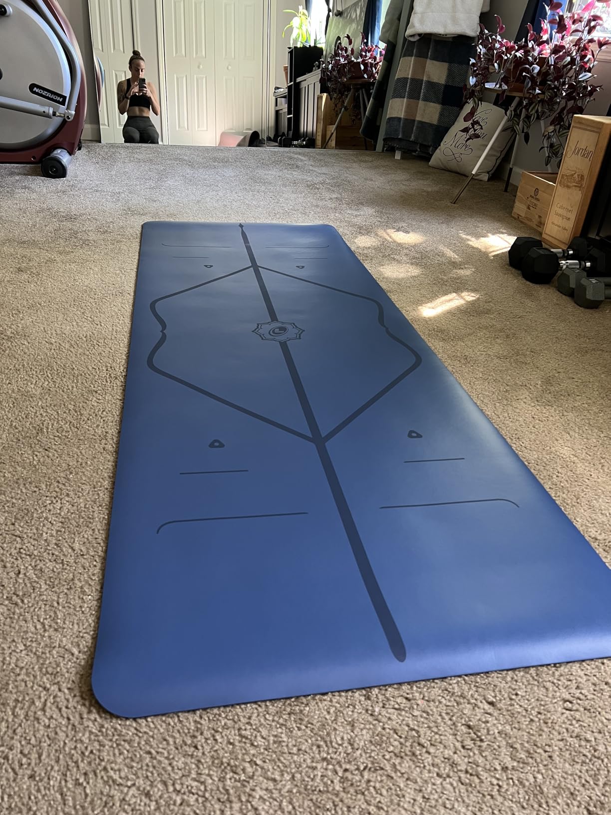 Liforme Classic Yoga Mat - Patented Alignment Design, Ultimate Grip | Eco-friendly, Non-Toxic, Sweat-Resistant, 4.2mm thick mat, recommended for Hot Yoga, Free Yoga Bag customer photo 1
