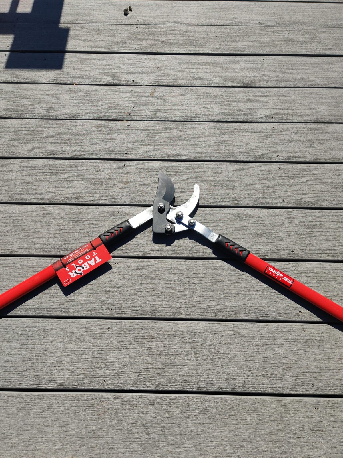 TABOR TOOLS GG11A Bypass Lopper with Compound Action, 30 Inch Tree Trimmer & Branch Cutter, Heavy Duty Tree Pruner with 1 3/4 Inch Cut Capacity, Delivers Clean Cuts with Ease customer photo 1