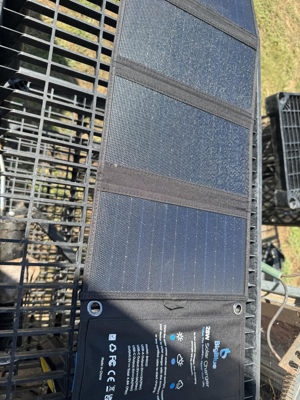 BigBlue 28W High-Efficiency Solar Panel Charger with Dual USB-C and USB-A customer photo 2