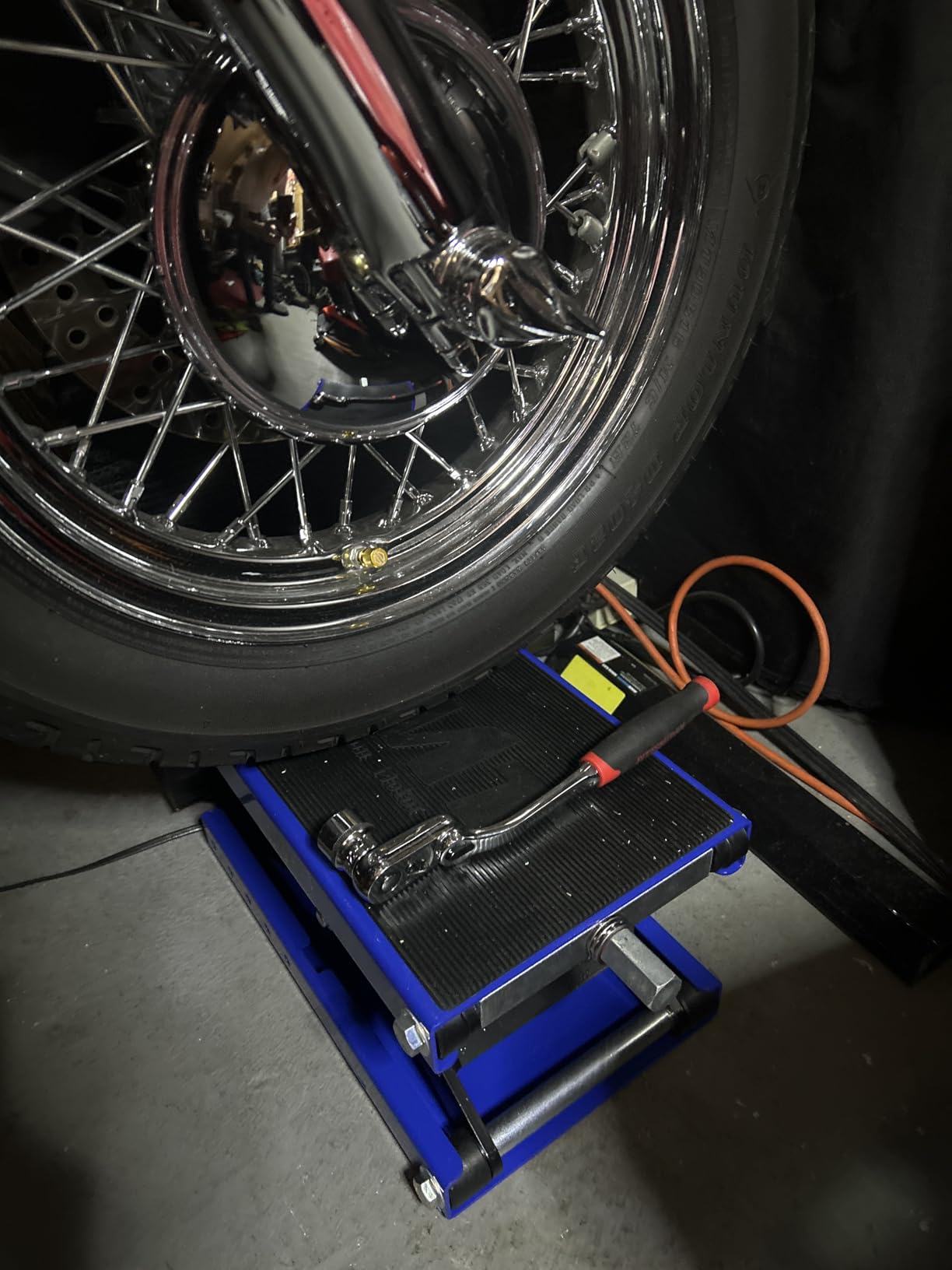 OMT 1100lb Motorcycle Scissor Lift Jack Wide Deck Motorbike Hoist Stand customer photo 1