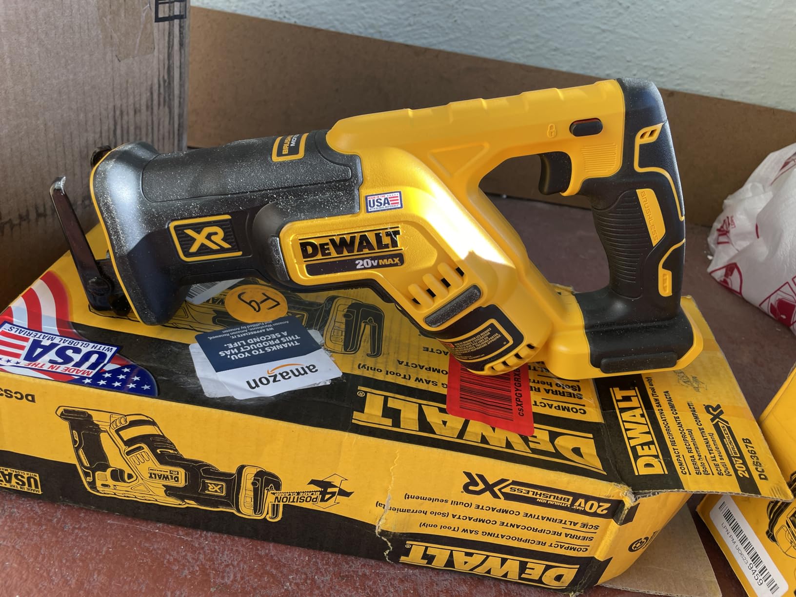 DEWALT 20V MAX XR Reciprocating Saw Cordless, Brushless, Compact, Variable Speed, Pivoting Head, LED Light, Tool Only (DCS367B) customer photo 1