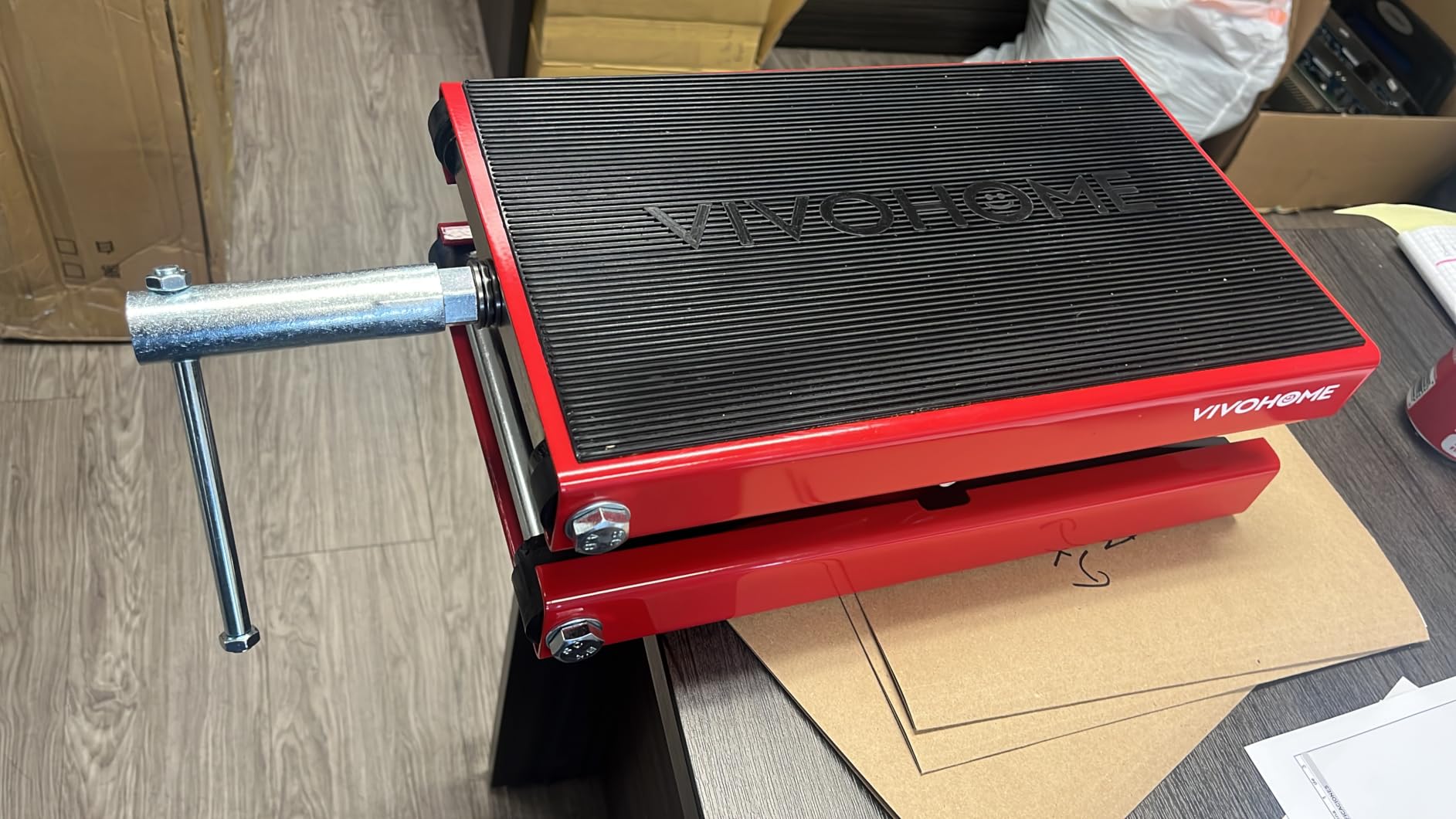 VIVOHOME 1100 LBS Motorcycle Lift Scissor Jack, Wide Deck Hoist Stand, Red customer photo 2