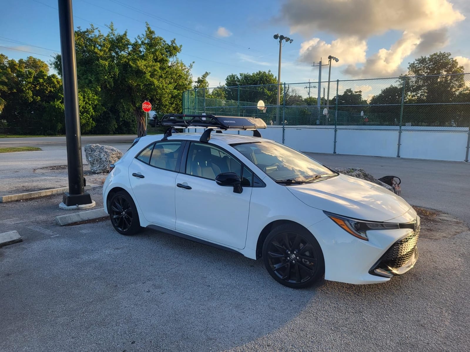 Yakima OffGrid Large Premium Cargo Basket Roof Rack with Quick Release Mounting System and Removable Fairing and Accessory Bars, Black customer photo 2