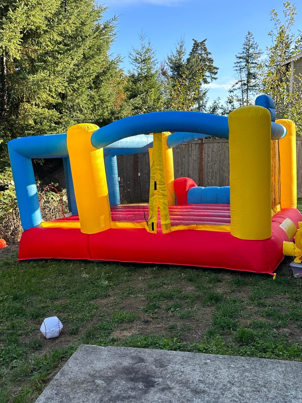 [Upgrade Version] PicassoTiles KC102 12x10 Foot Inflatable Bouncer Jumping Bouncing House, Jump Slide, Dunk Playhouse w/Basketball Rim, 4 Sports Balls, Full-Size Entry, 580W ETL Certified Blower customer photo 1